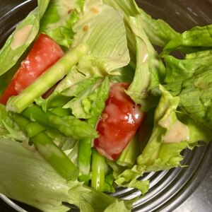 海藻麺とトマトのグリーンサラダ